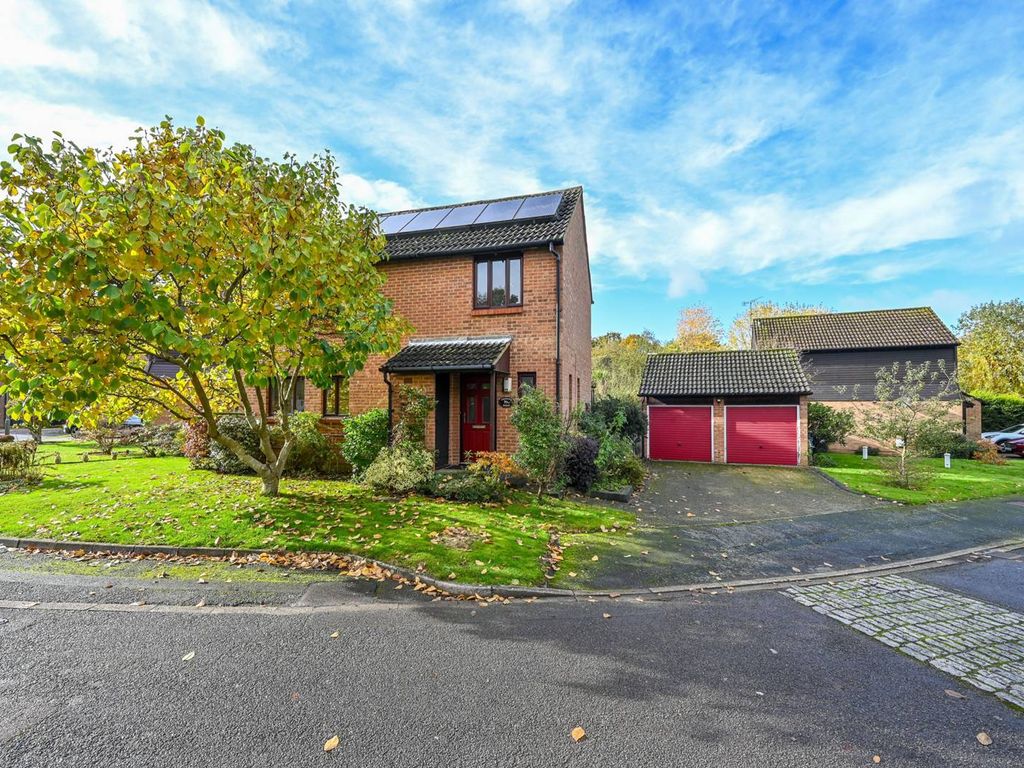 3 bed property for sale in Fenwick Close, Goldsworth Park, Woking GU21