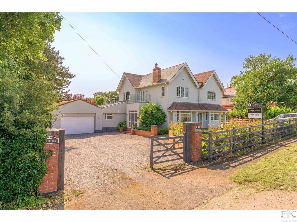4 bed detached house for sale in Lutterworth Road, Dunton Bassett LE17