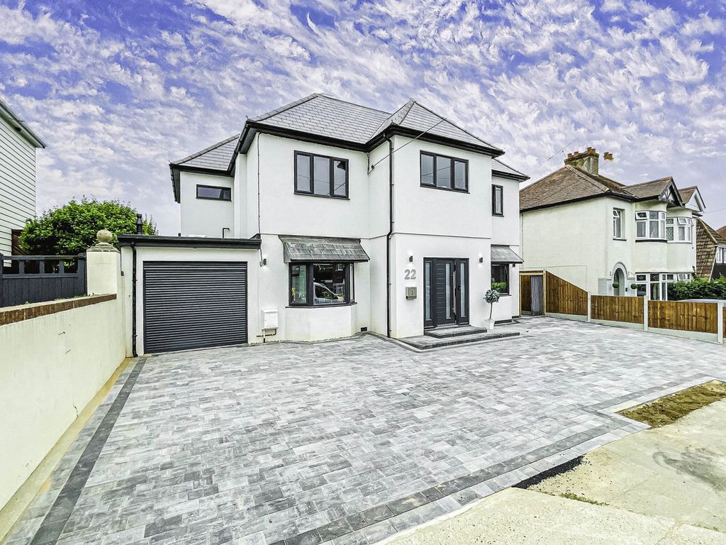4 bed detached house for sale in Clarence Road, Benfleet SS7 Zoopla