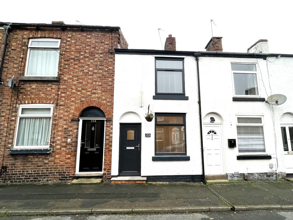 2 bed terraced house to rent in Crompton Road, Macclesfield SK11, £875