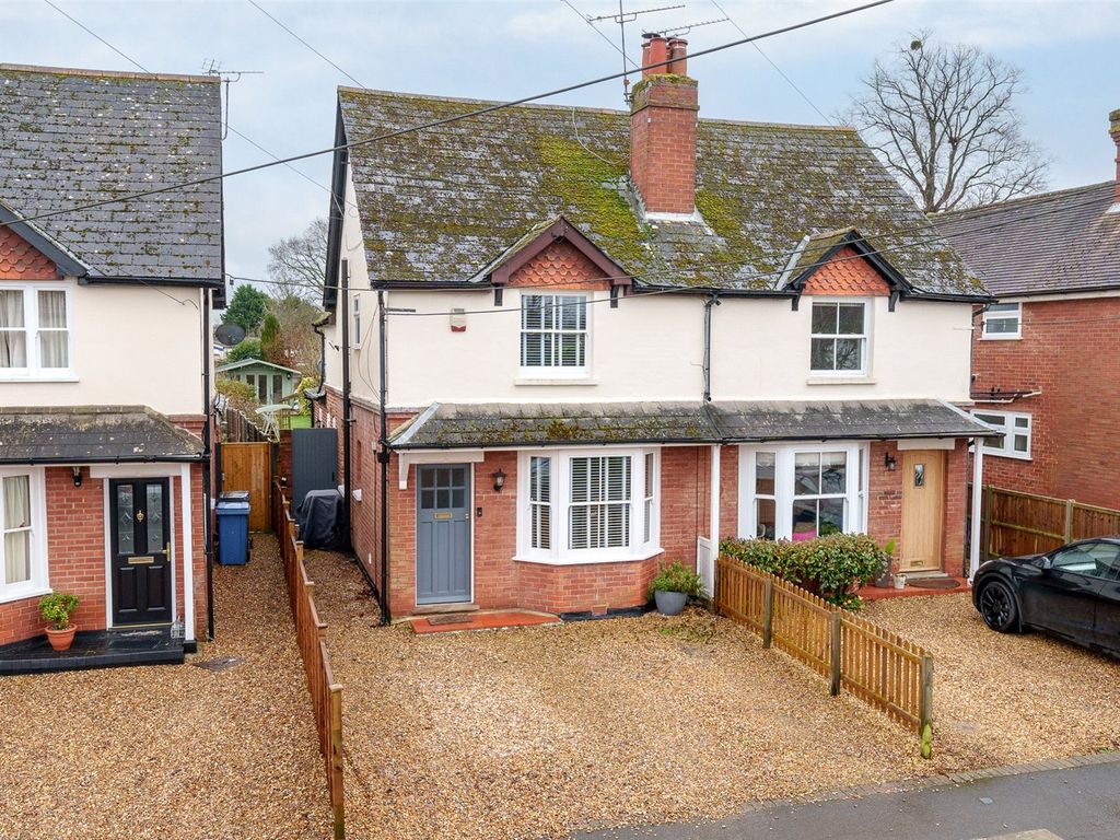 4 bed semidetached house for sale in Mill Lane, Yateley, Hampshire