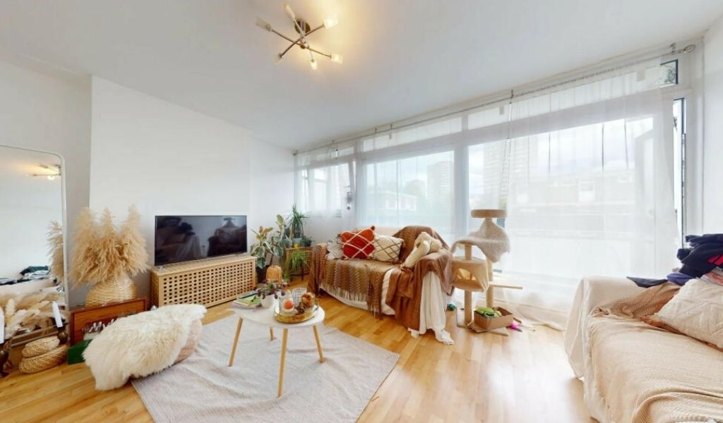 3 bed flat to rent in Chelwood Court, Westbridge Road, Battersea SW11