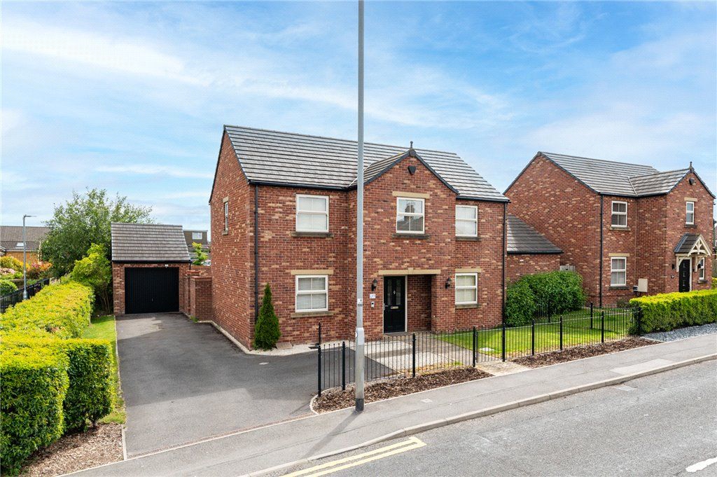 4 bed detached house for sale in Syke Road, Tingley, Wakefield, West Yorkshire WF3, £400,000