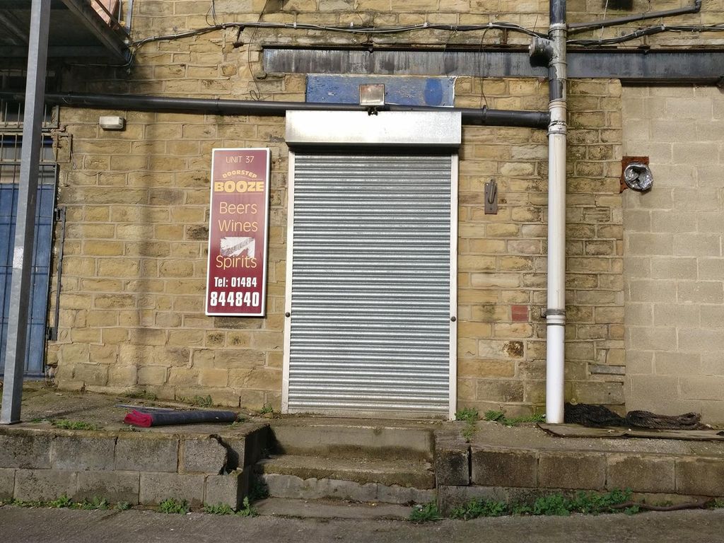 Light industrial to let in Colne Valley Business Park, Linthwaite