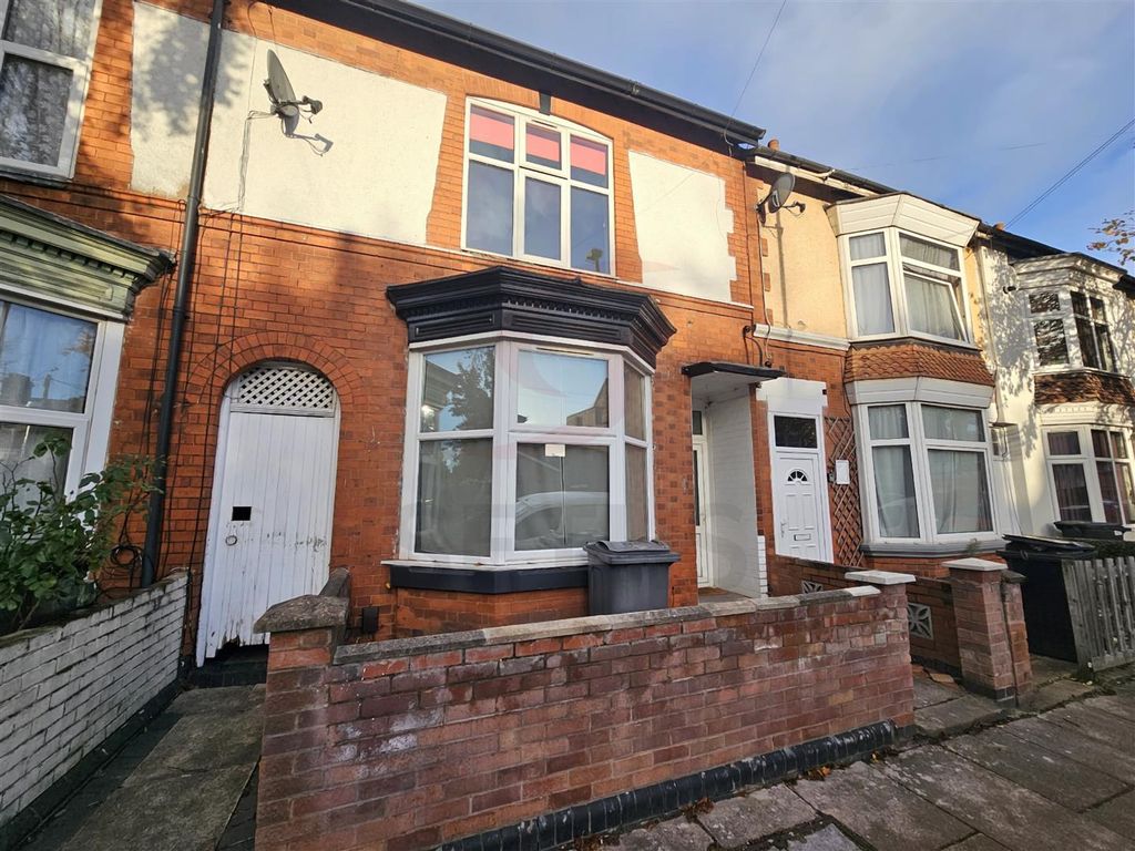 3 bed terraced house to rent in Winchester Avenue, Braunstone Park