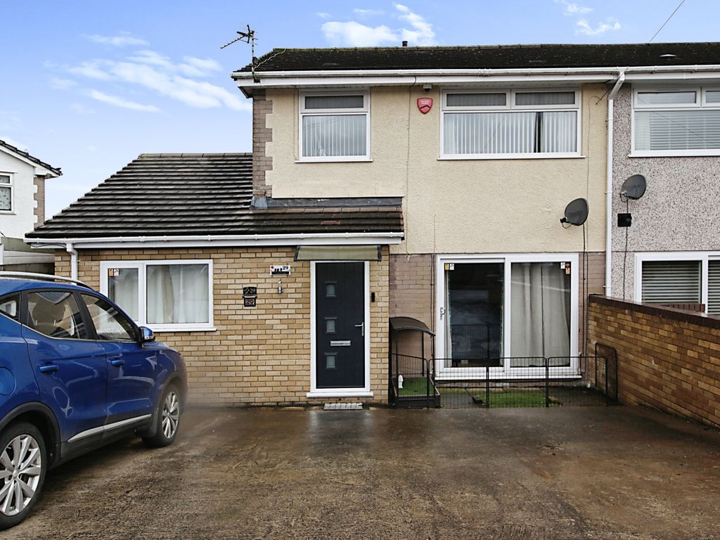 4 bed semidetached house for sale in Pontllanfraith, Blackwood NP12