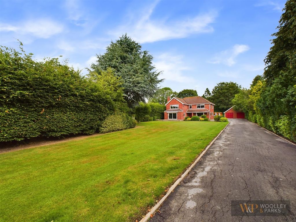 4 bed detached house for sale in Holland Close, Beverley Road