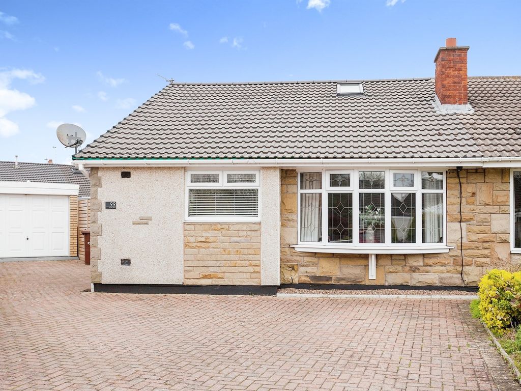 3 bed semidetached bungalow for sale in Coxley View, Netherton
