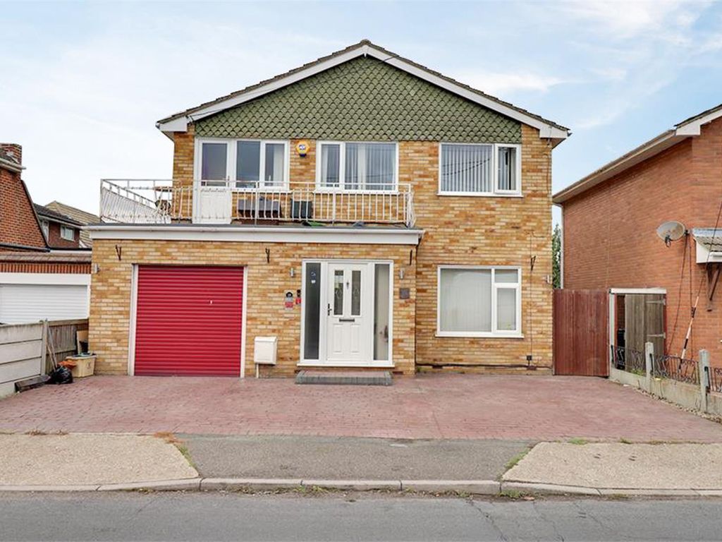5 bed detached house for sale in Maurice Road, Canvey Island SS8, £