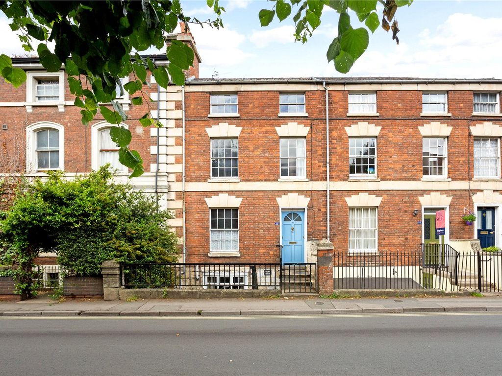 3 bed terraced house for sale in London Road, Stroud, Gloucestershire