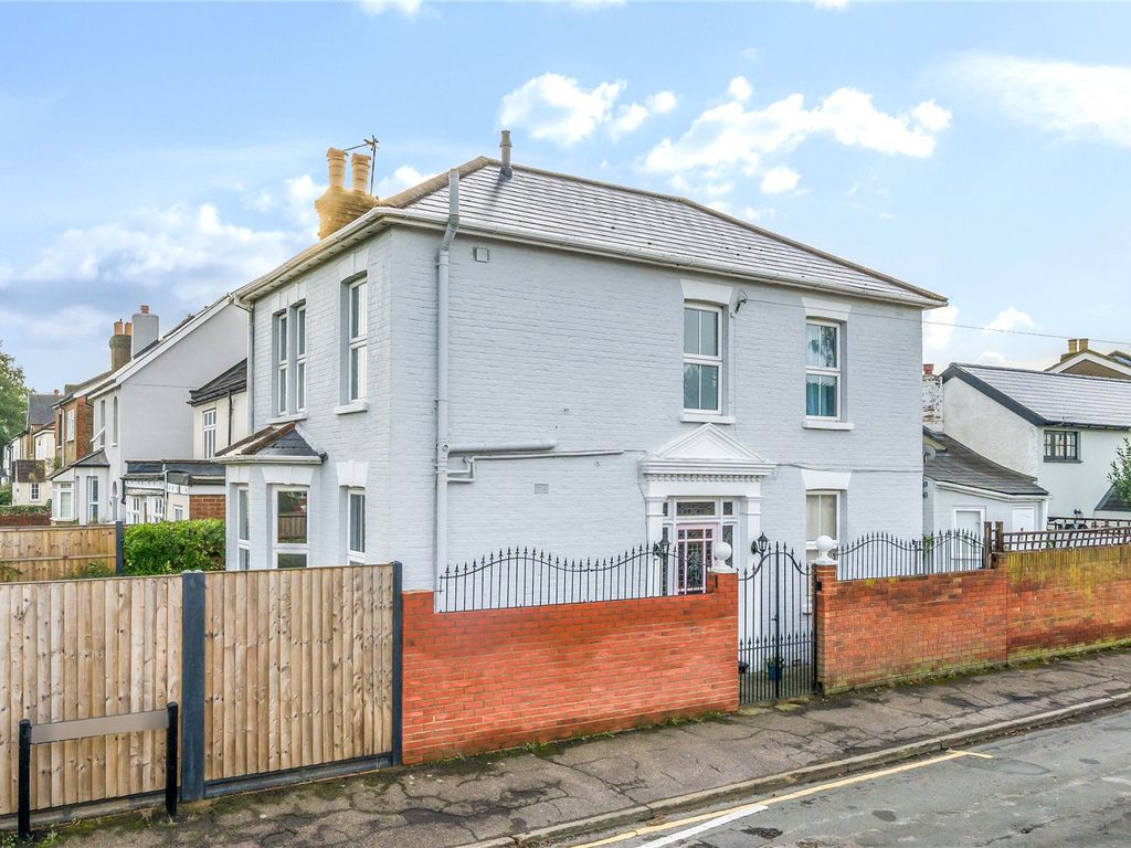 3 bed detached house for sale in Walton Road, West Molesey KT8, £