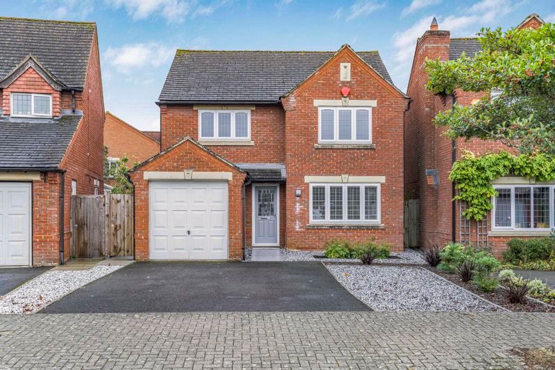 4 bed detached house for sale in Lucerne Avenue, Bicester OX26, £