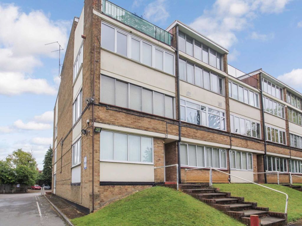 Studio to rent in Dunstable Road, Luton LU4, £875 pcm Zoopla