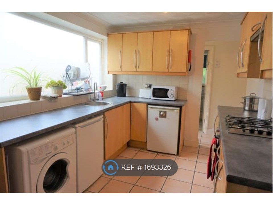 Room to rent in Gillingham Road, Gillingham ME7 Zoopla