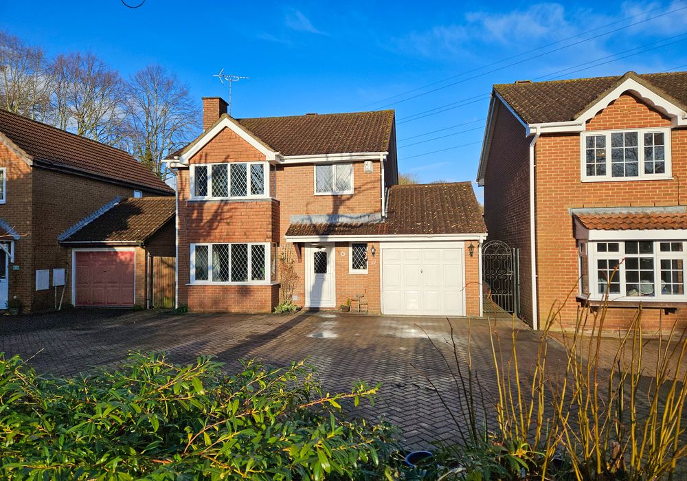 4 bed detached house for sale in Aikman Lane, Southampton SO40, £