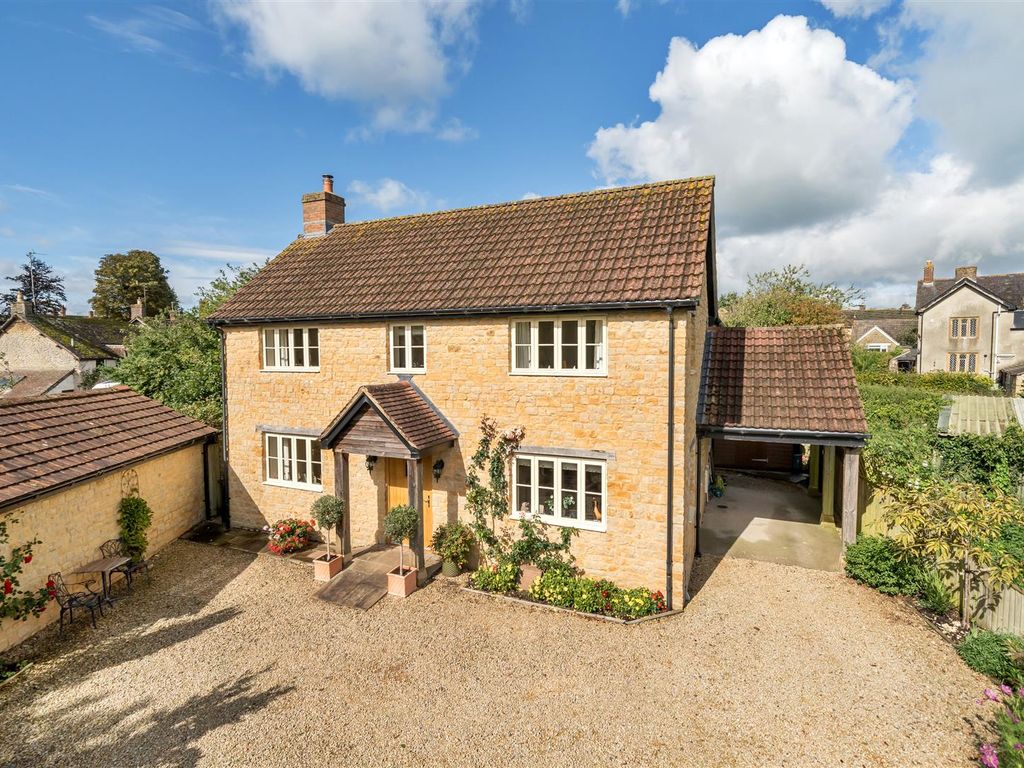 3 bed detached house for sale in London Road, Milborne Port, Sherborne