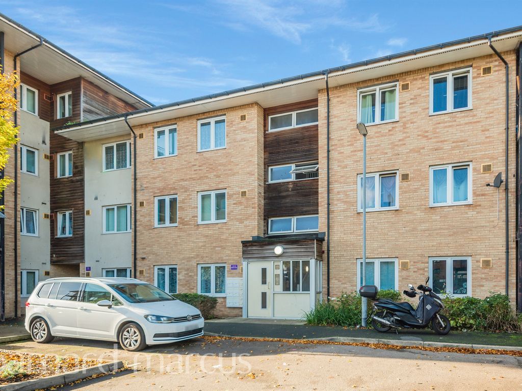 2 bed flat for sale in Alliance Close, Hounslow TW4 Zoopla