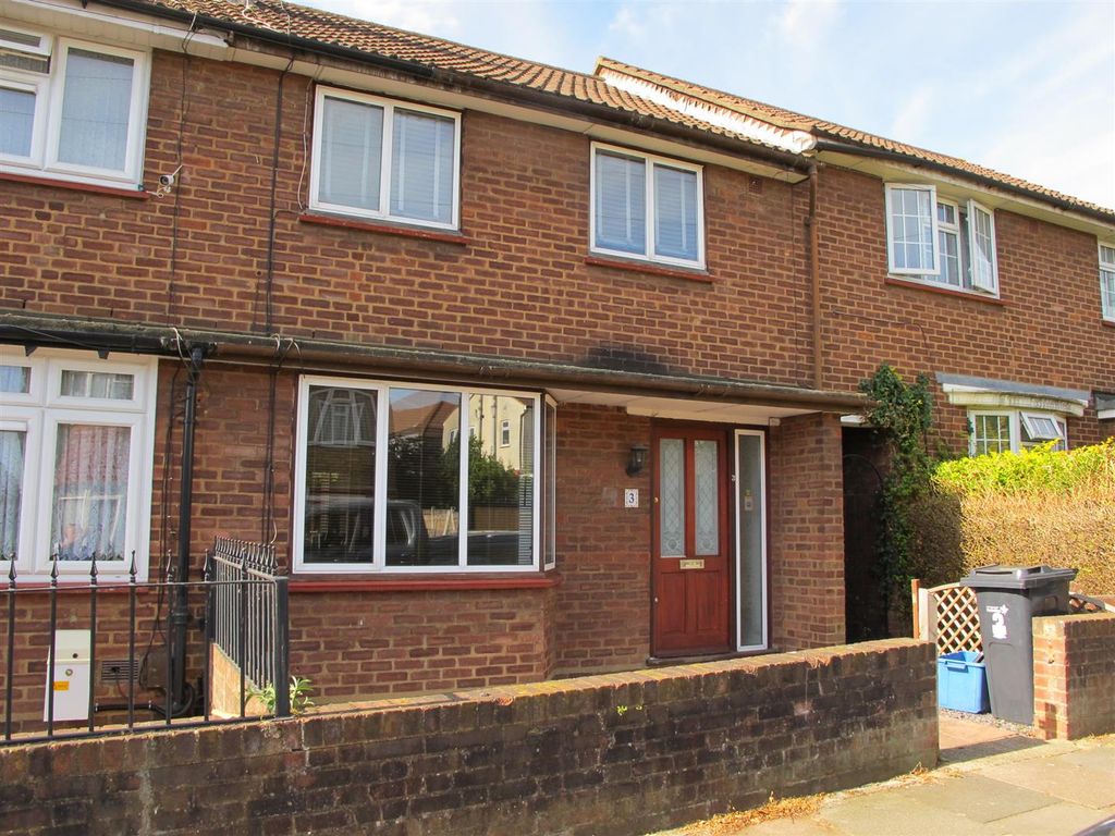 3 bed terraced house for sale in Oakdale Road, London E18 Zoopla
