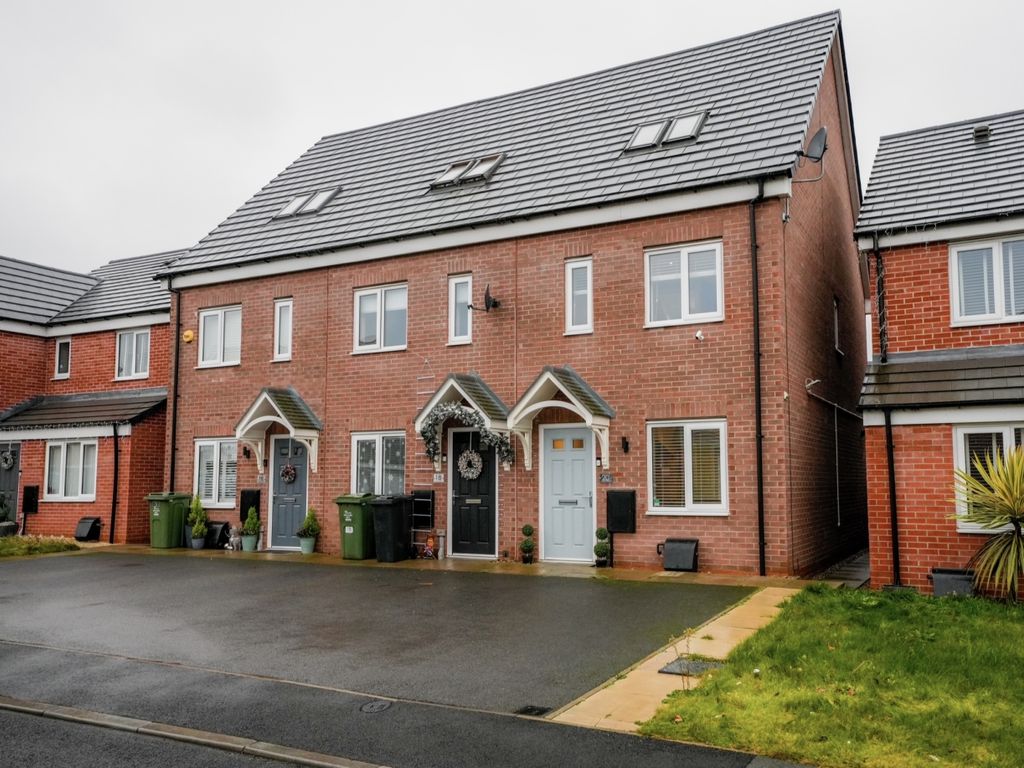 3 bed end terrace house for sale in Wagtail Road, Shepshed