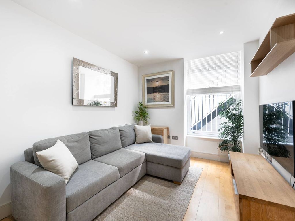 1 bed flat for sale in Queensborough Terrace, Bayswater, London W2, £