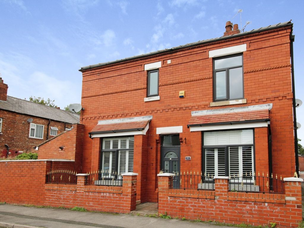 2 bed end terrace house for sale in Rowsley Grove, Reddish, Stockport