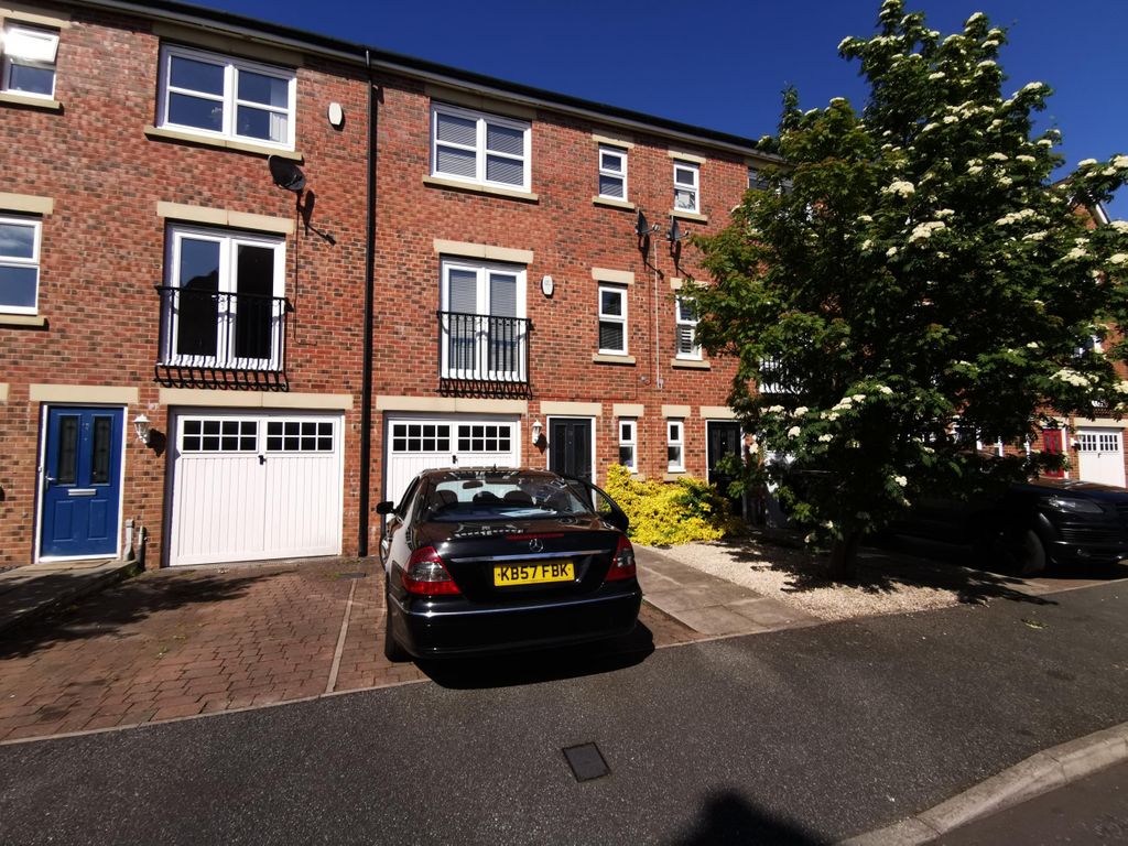 3 bed town house to rent in Hawks Edge, West Moor, Newcastle Upon Tyne