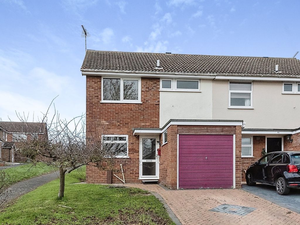 3 bed semidetached house for sale in Thirlmere Drive, Stowmarket IP14