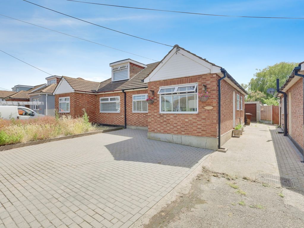 2 bed semidetached bungalow for sale in Church Road, Benfleet SS7, £