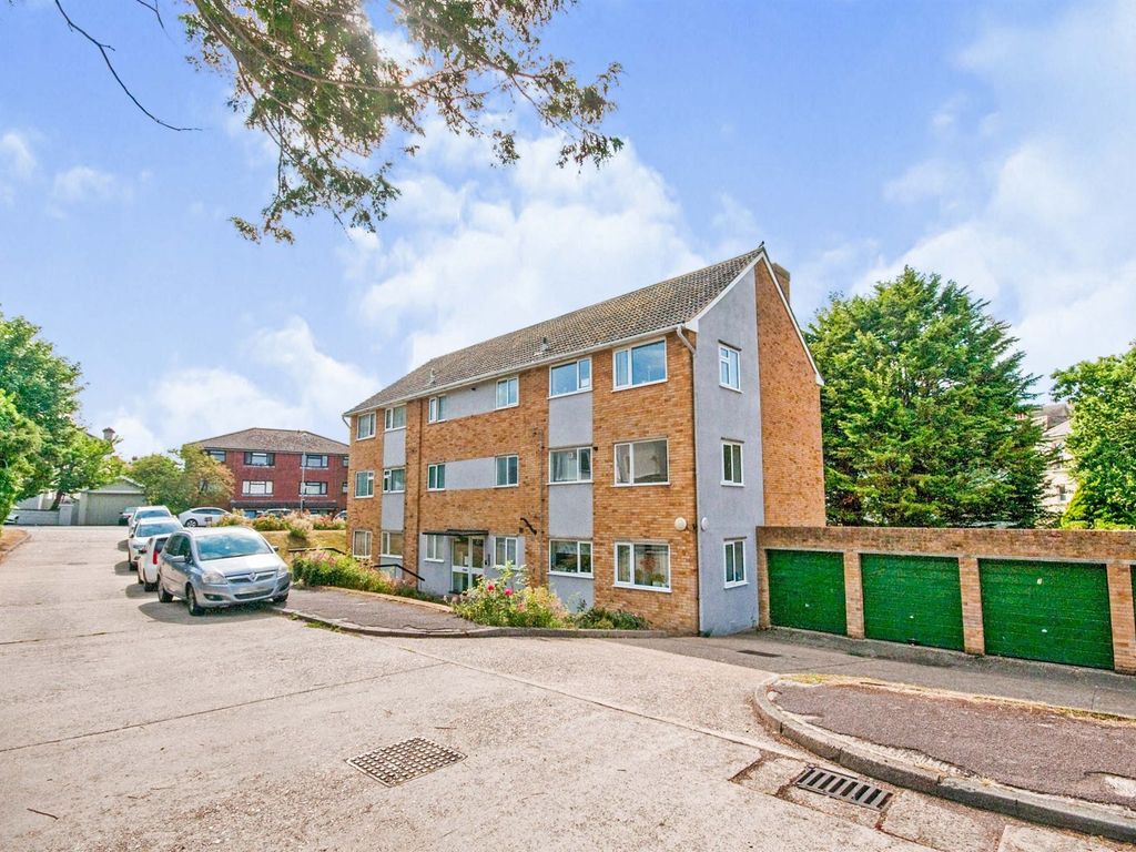 2 bed flat for sale in St. Helens Court, St. Helens Park Road, Hastings