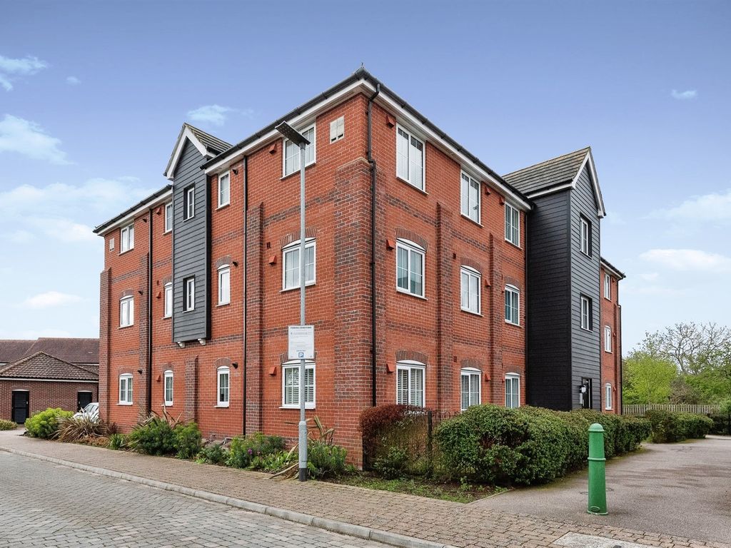 2 bed flat for sale in Jubilee Crescent, Needham Market, Ipswich IP6