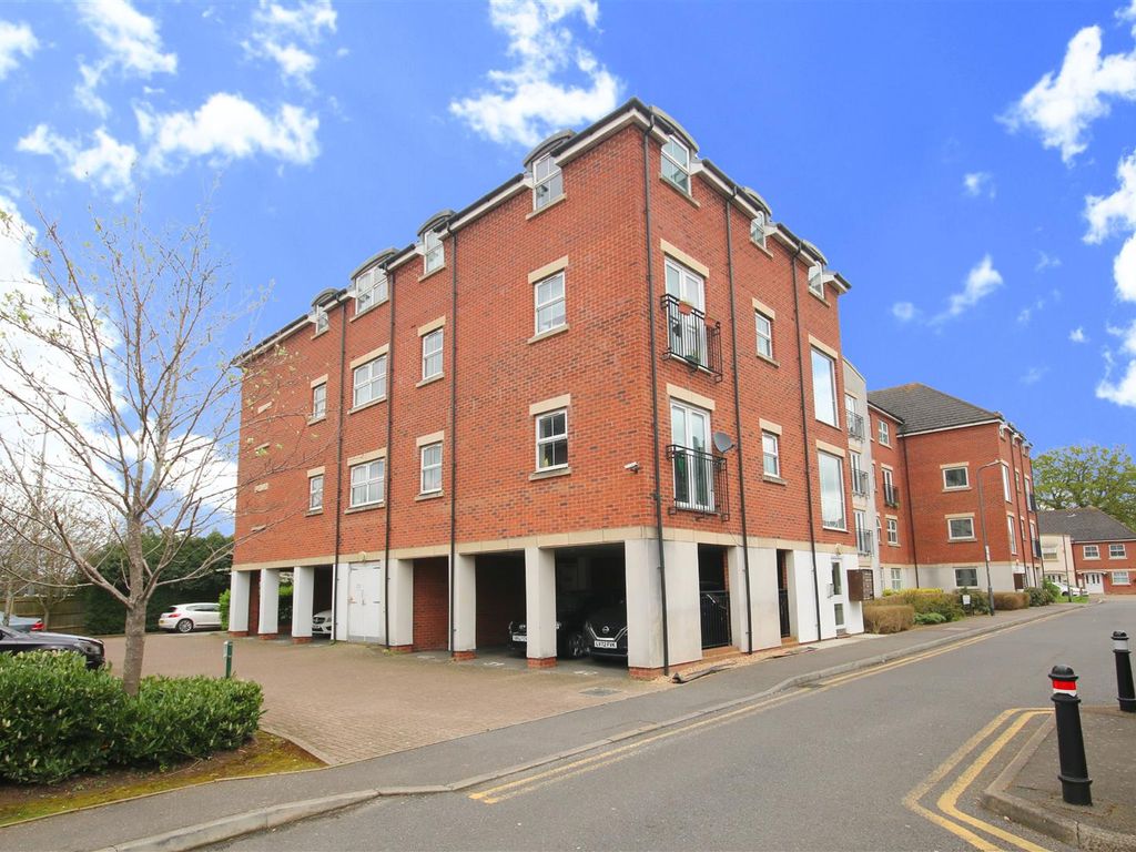 2 bed flat for sale in Tobermory Close, Langley, Slough SL3, £270,000