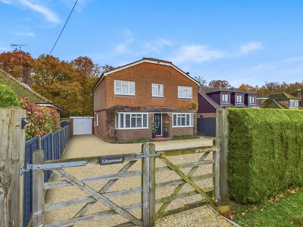 4 bed detached house for sale in Old Dashwood Hill, Studley Green, High