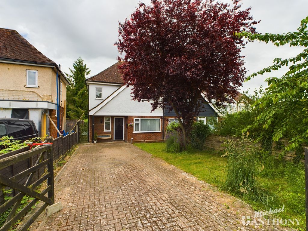 3 bed semidetached house for sale in Bradvue Crescent, Bradville