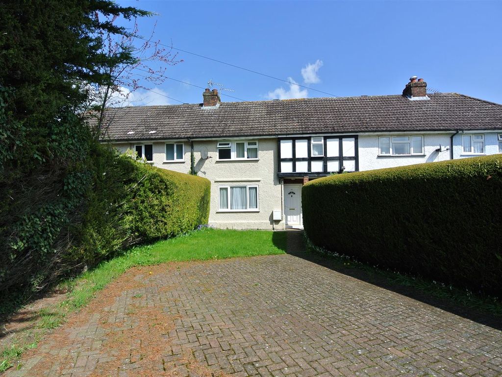 4 bed property for sale in Magna Road, Englefield Green, Egham TW20