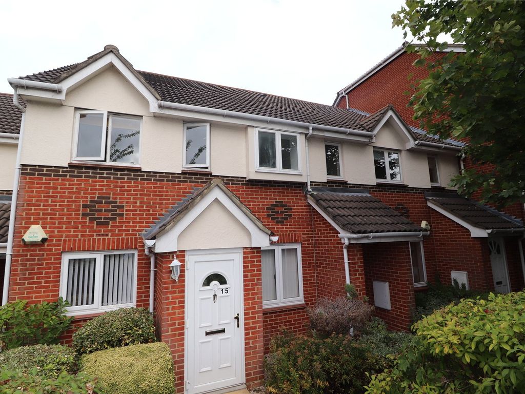 2 bed flat for sale in Melford Place, Western Avenue, Brentwood CM14