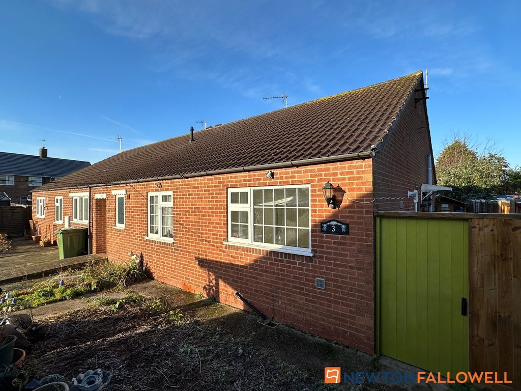 2 bed bungalow for sale in Eton Close, Newark NG24, £140,000 Zoopla