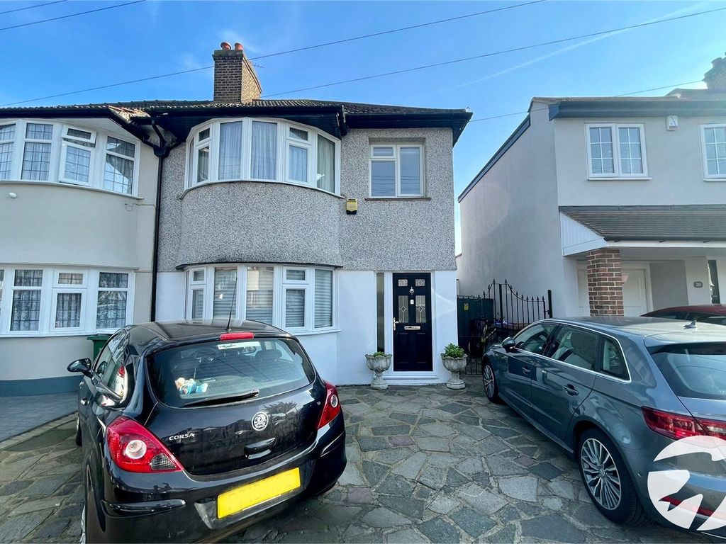 3 bed semidetached house for sale in Farnham Road, Welling, Kent DA16