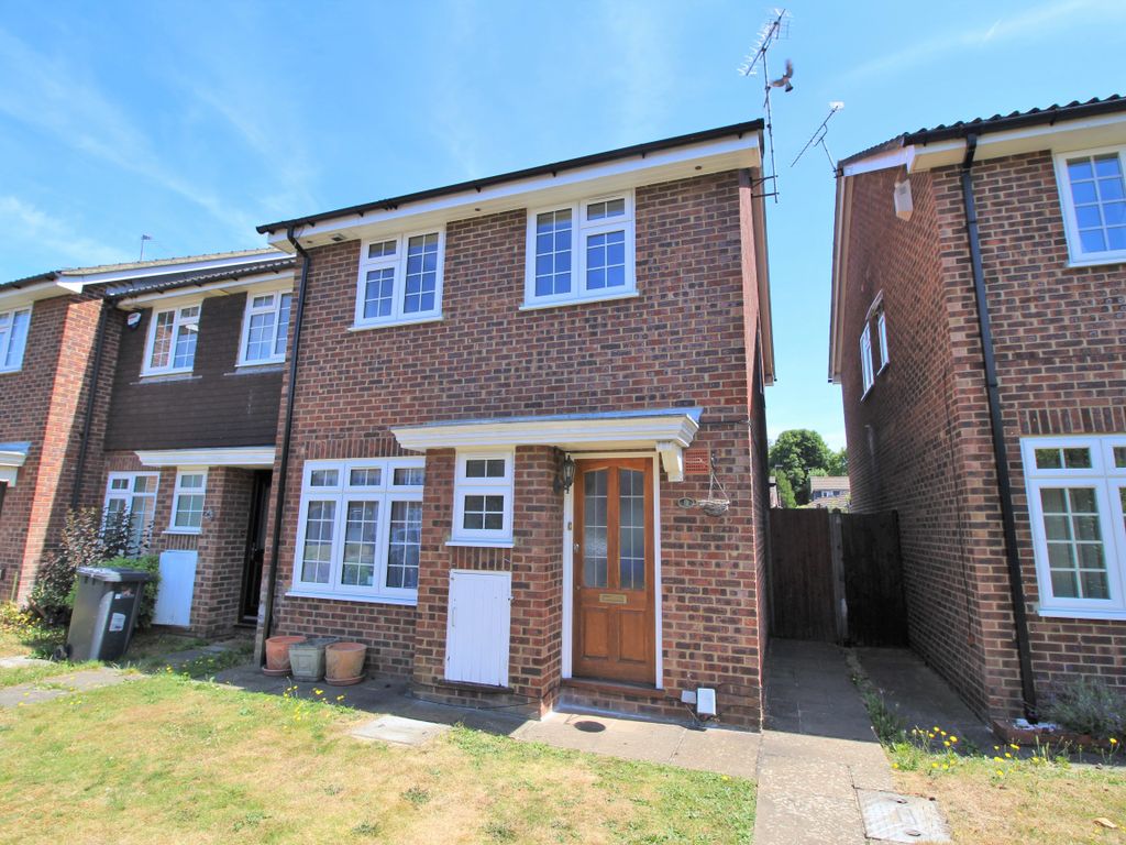 3 bed semidetached house for sale in Broadacres, Guildford GU3 Zoopla