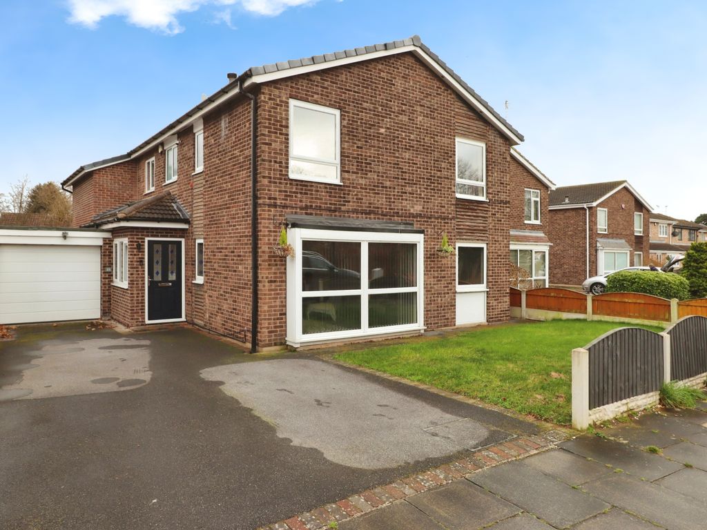 5 bed detached house for sale in Cantley Manor Avenue, Doncaster DN4, £