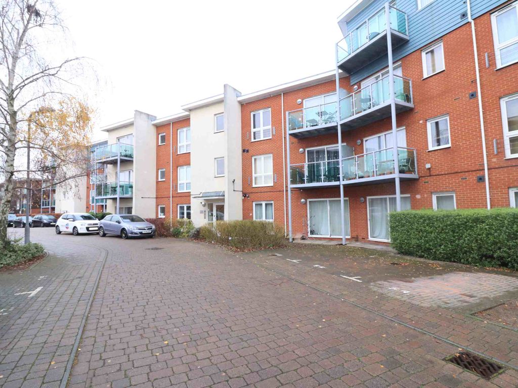 2 bed flat to rent in Medhurst Drive, Downham, Bromley BR1, £1,600 pcm