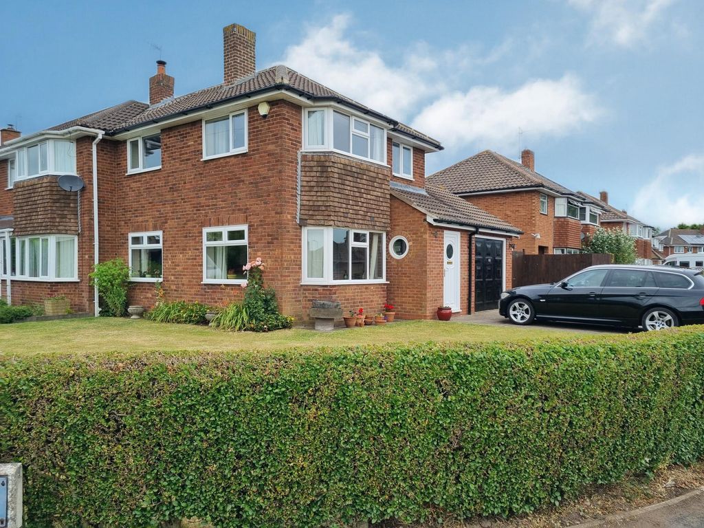 3 bed semidetached house to rent in Alexander Avenue, Droitwich WR9