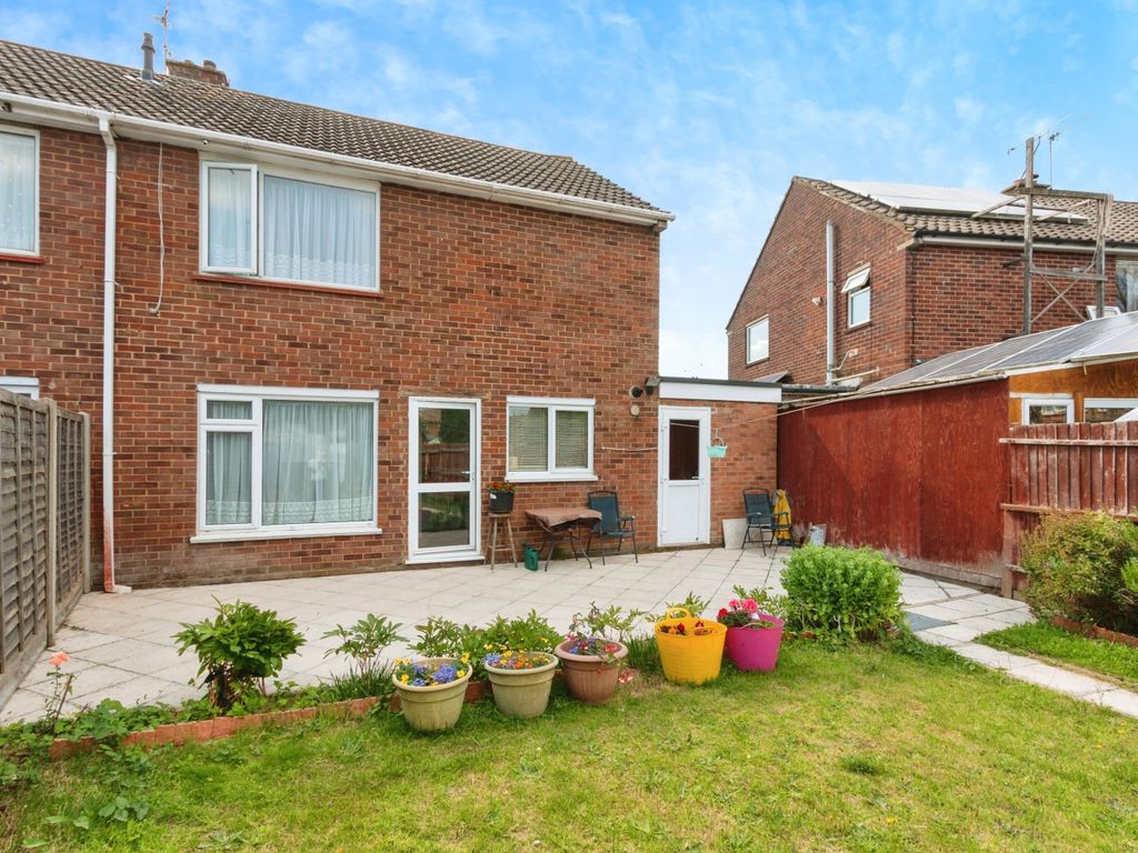 3 bed semidetached house for sale in Surbiton Road, Camberley GU15, £