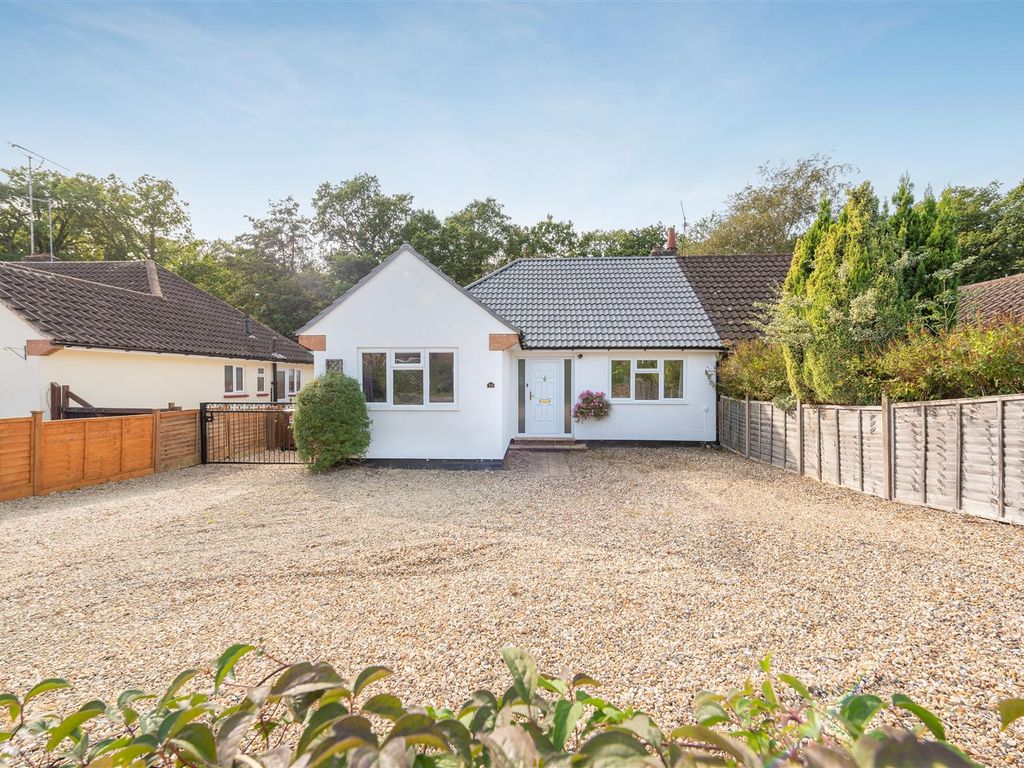 2 bed semidetached bungalow for sale in Wentworth Avenue, Ascot SL5, £