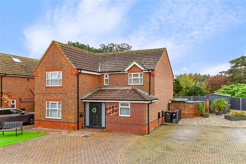 4 bed detached house for sale in Reculver Road, Herne Bay, Kent CT6, £