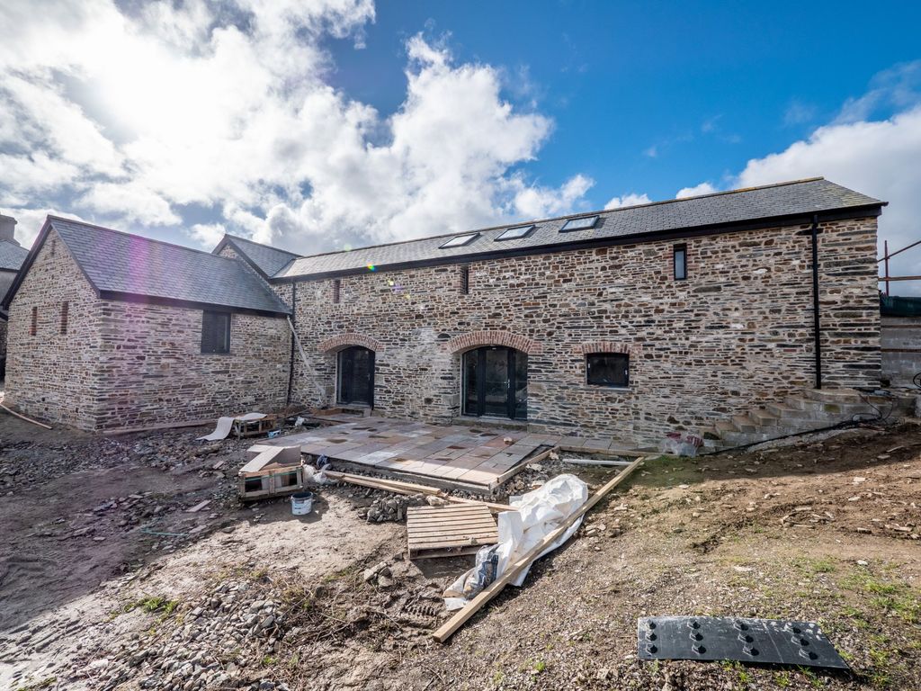 3 bed barn conversion to rent in Dell Meadow, North Petherwin