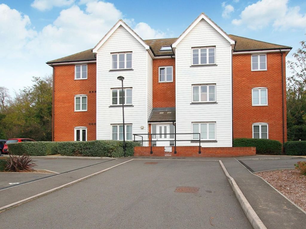 2 bed flat to rent in The Links, Herne Bay CT6, £1,100 pcm Zoopla