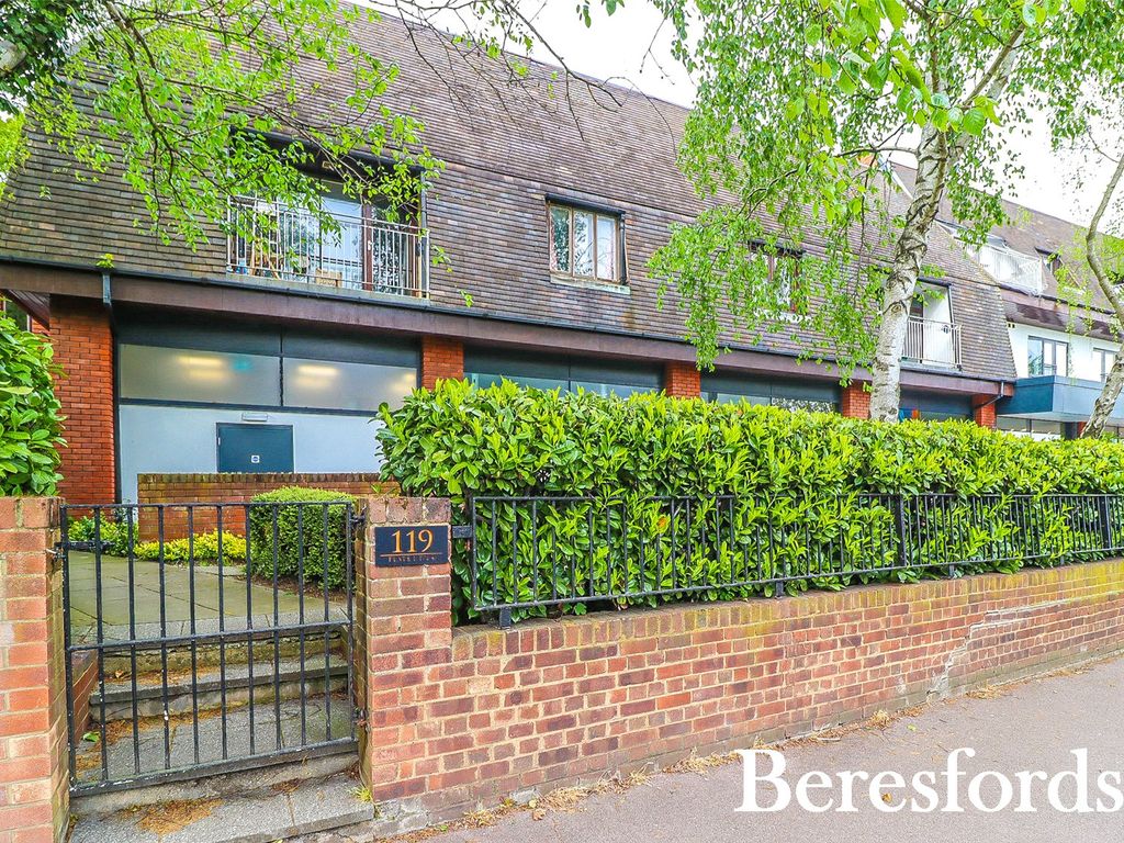 3 bed flat for sale in St. Marys Lane, Upminster RM14, £325,000 Zoopla