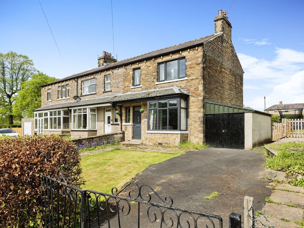 3 bed end terrace house for sale in The Crescent, Crossflatts, Bingley