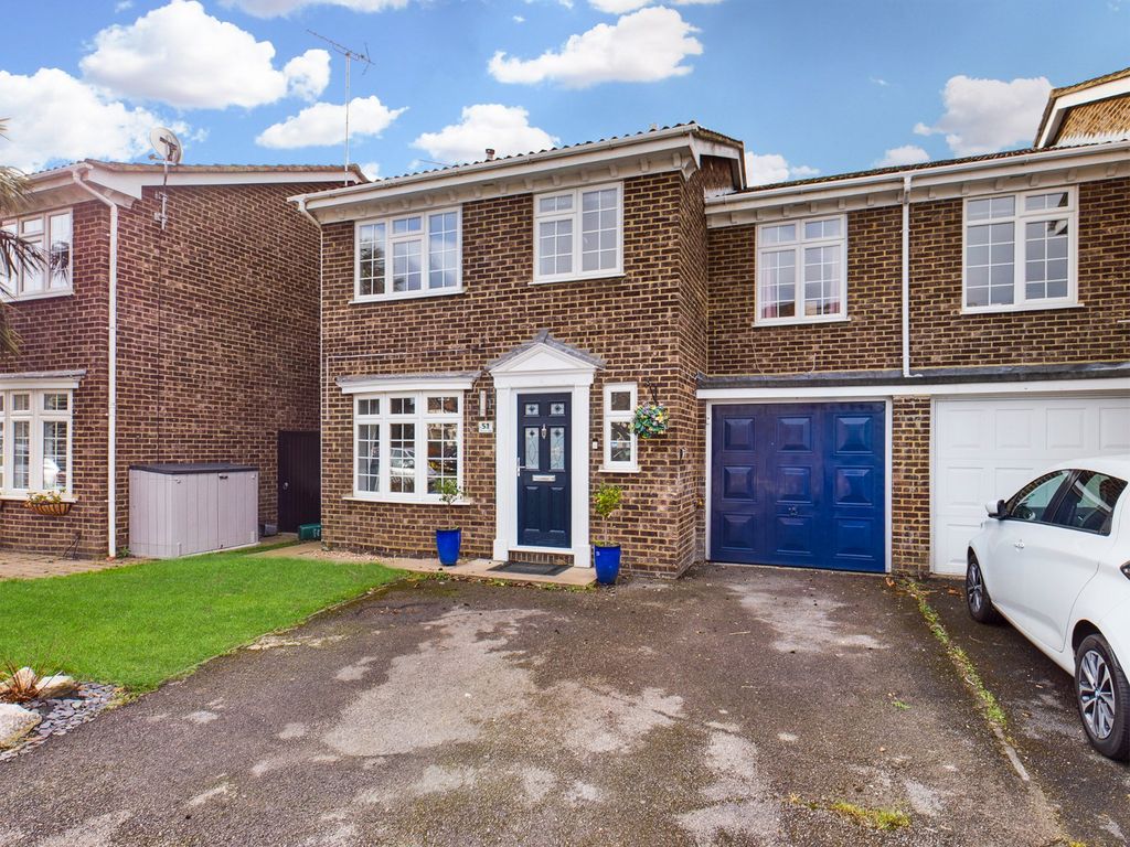 4 bed semidetached house for sale in Riversdell Close, Chertsey