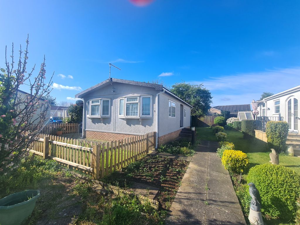 2 bed mobile/park home for sale in New Orchard Park, Littleport, Ely